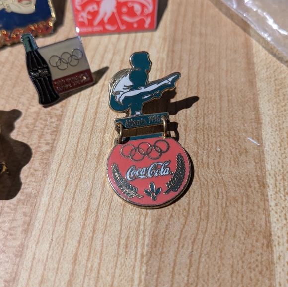 Coca cola Pin baseball pin - Picture 3 of 4